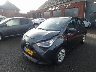 damaged commercial vehicles Toyota Aygo 1.0 VVT-i x-play Airco 2020/3