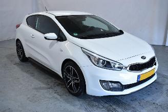 damaged commercial vehicles Kia Cee d  2015/8