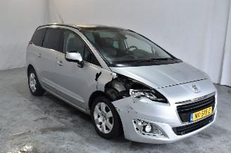 Schade scooter Peugeot 5008 1.6 e-HDi Style 5p. 2014/3