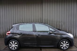 damaged motor cycles Peugeot 208 1.4 e-HDi 50kW Blue Lease 2012/8