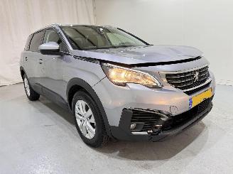 damaged motor cycles Peugeot 5008 1.2 PureTech 130 Executive 7-Pers. 2018/8