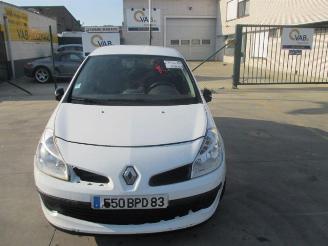 damaged commercial vehicles Renault Clio  2008/2