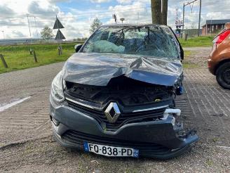 Avarii remorci Renault Clio  2020/4