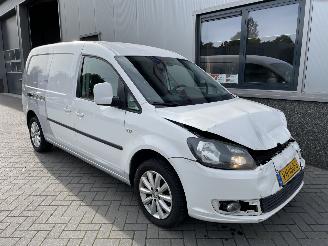 damaged scooters Volkswagen Caddy maxi 2.0 TDI 140pk automaat 2014/2