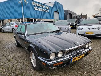 uszkodzony samochody ciężarowe Jaguar XJ EXECUTIVE 3.2 orgineel in nederland gelevert met N.A.P 1997/3
