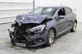 damaged caravans Renault Clio  2020/6